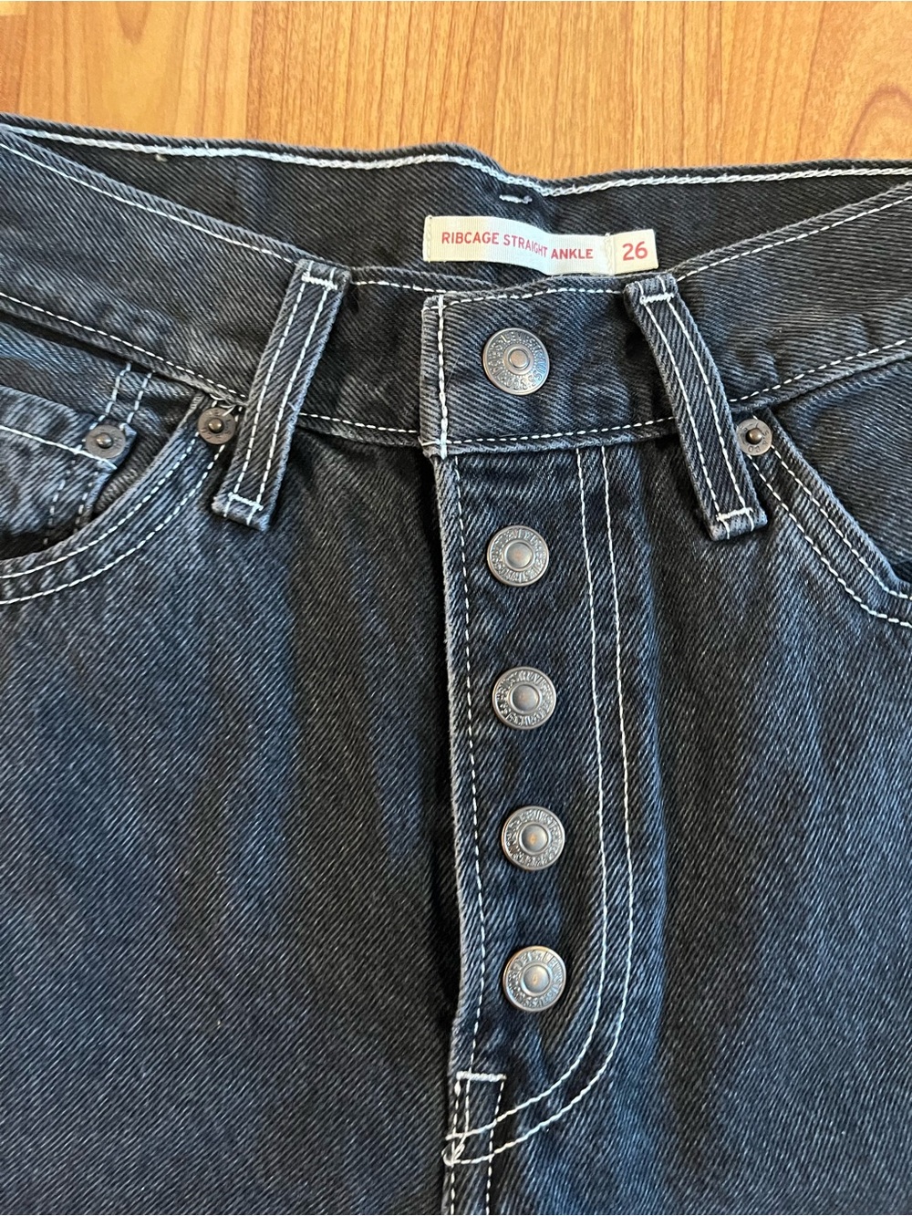 Levi’s women’s Black Straight-Leg Jeans - Picture 7 of 11